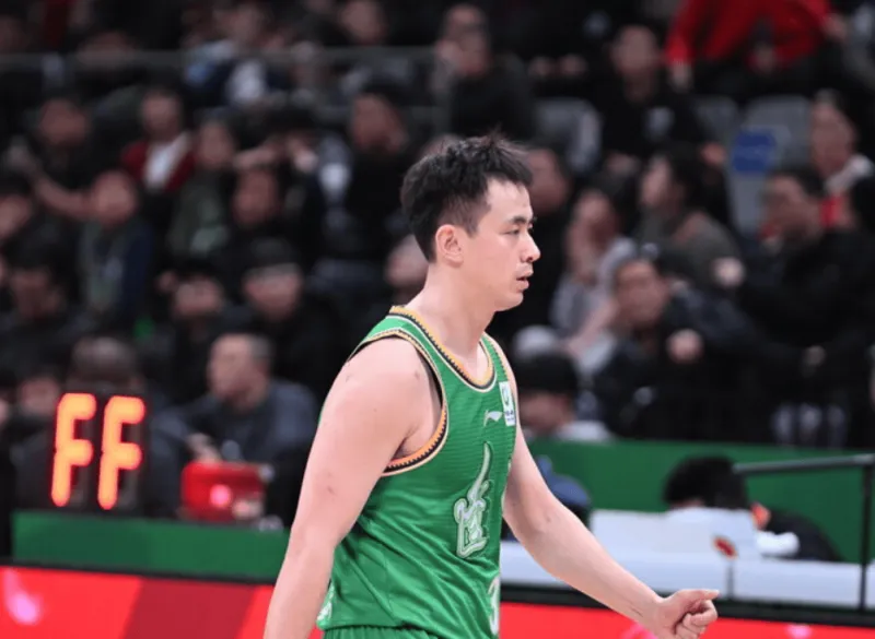 PG电子中国官网-赵继伟全场9中4，三分6中1得到12分7篮板6助攻